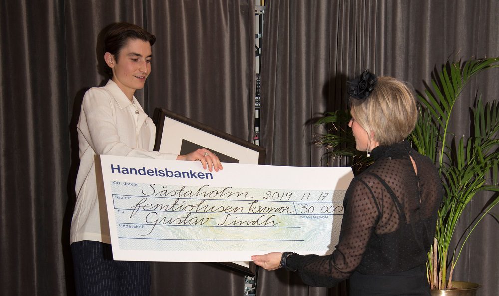 Gustav Lindh får Såstaholms pris till Höstsols minne 2019