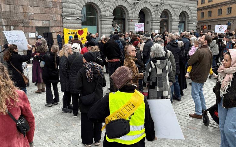 Folksamling vid Mynttorget